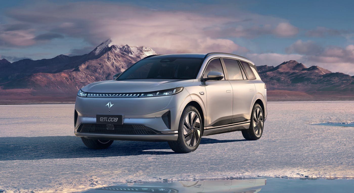 Saglev YIPAI 008 electric car